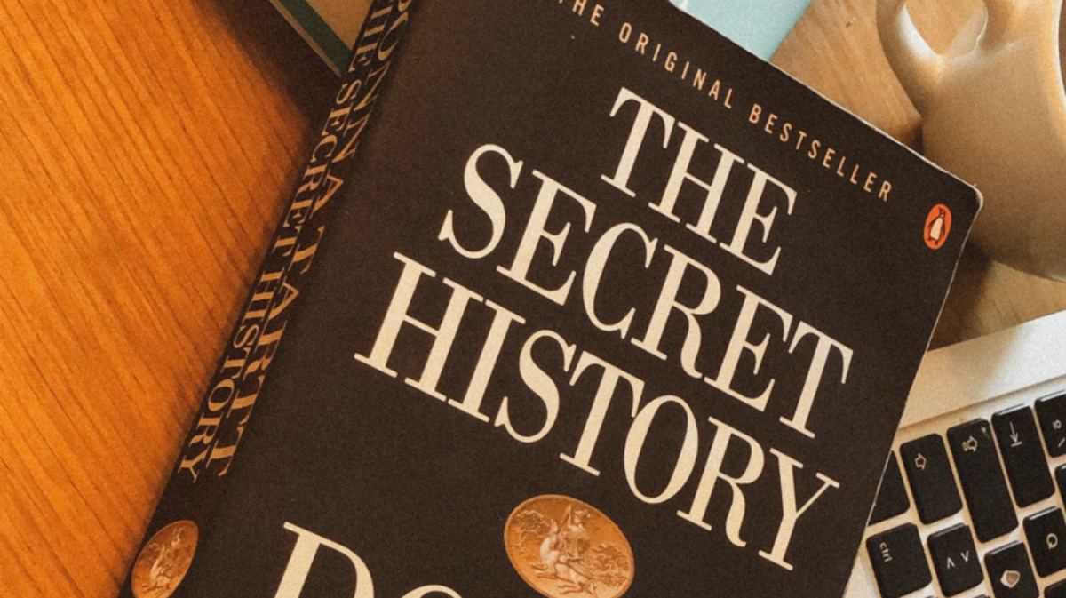 Review: The Enigmatic The Secret History by Donna Tartt